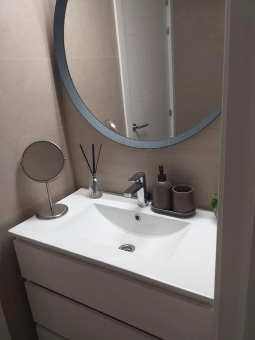 Precioso Piso En Almeria Centro Con Parking Gratis Exterior photo